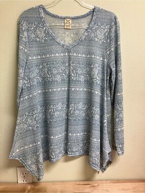 Faded Glory Pale Blue & White V-Neck Long Sleeve Printed Blouse